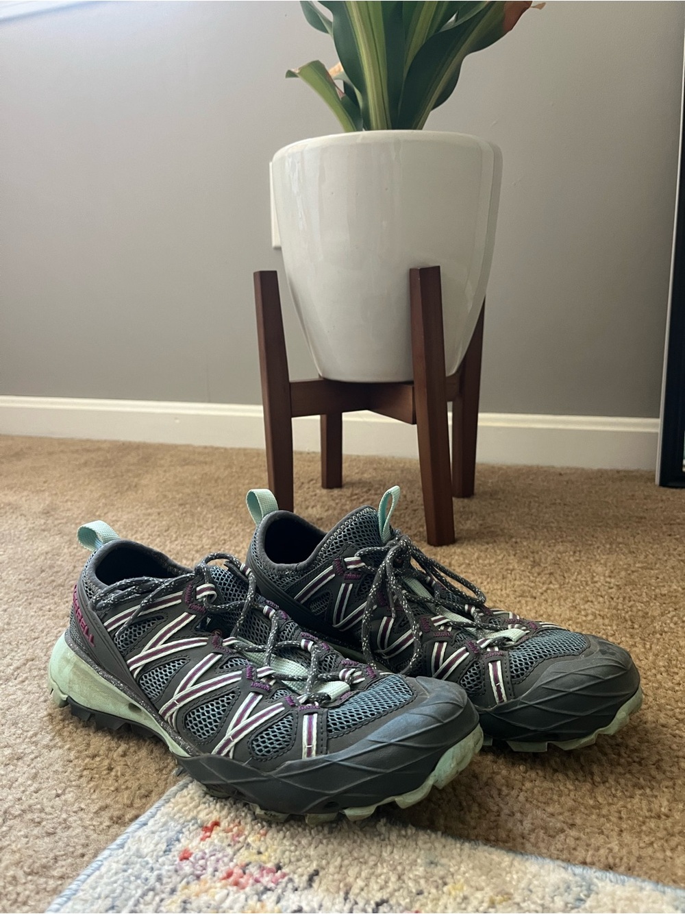 Women’s size 8 Merrell Trail-Ready Hiking Shoes in Charcoal and Mint